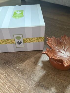 Scentsy Glossy Maple Leaf Wax Warmer in Copper Orange